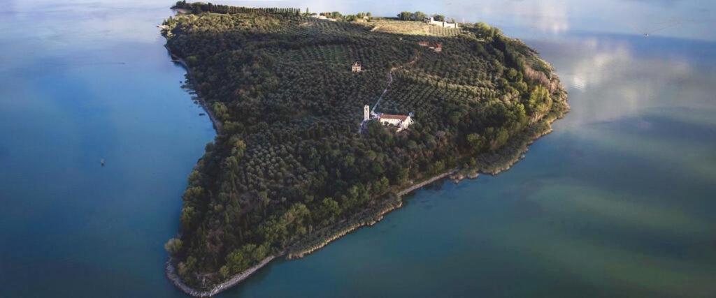 Isola Polvese Resort Castiglione del Lago Esterno foto